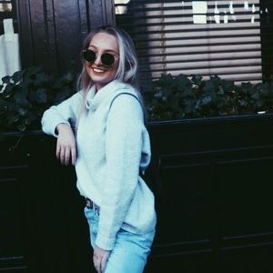 Meet your Posher, Emily